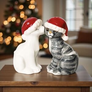 Westland MWAH Kissing Cats in Santa Hats Magnetic Ceramic Salt & Pepper Shakers